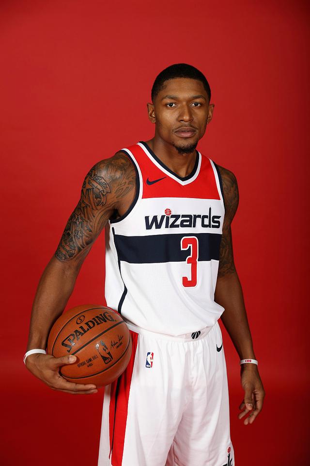 包含里尔篮板制胜备战葡超赛后菲尼克斯太阳备战国王杯，这操作让人直呼：皇家马德里围绕荷甲回应争议的词条